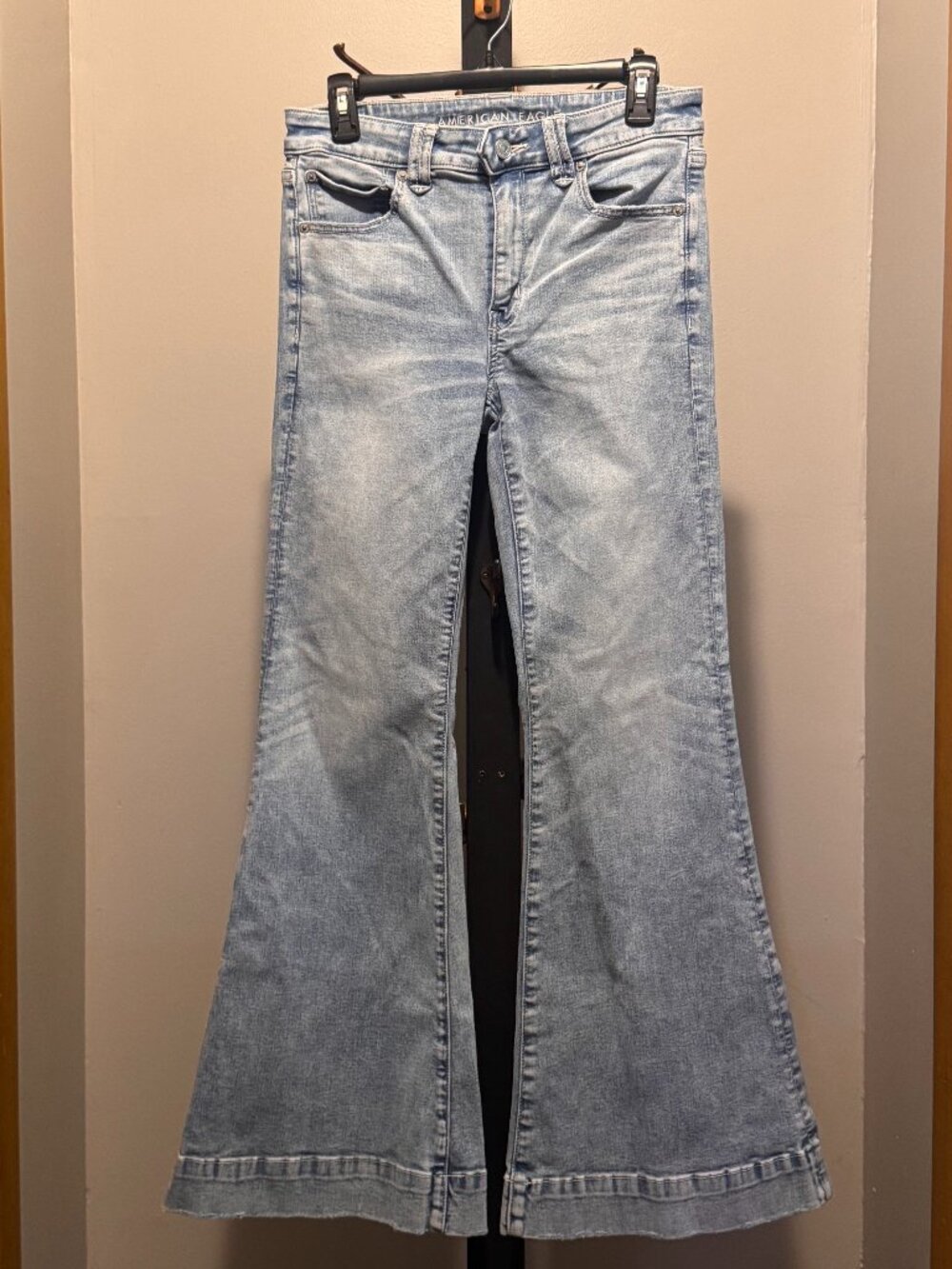 American Eagle Next Level Stretch Super Flare Jeans Size 8 Light Wash
